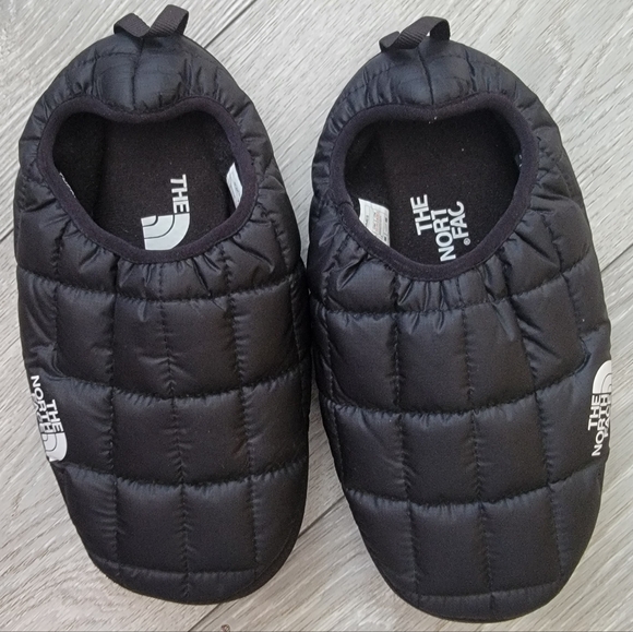 The North Face Slippers - Picture 2 of 6